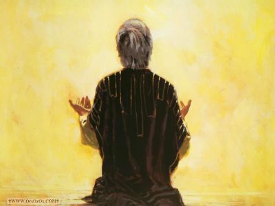 800-Ezra%204Praying.jpg